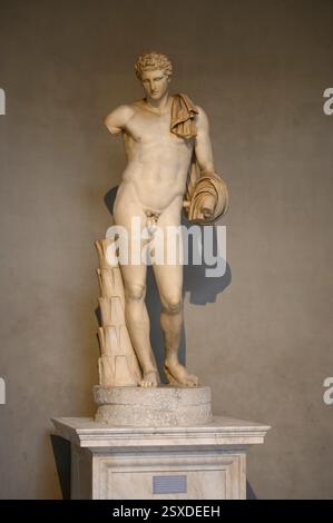 Roma. Italia. Il Belvedere Hermes, II C (era Adrianica) copia romana derivata da un originale greco della scuola di Prassitele, IV C a.C. Museo Pio Foto Stock