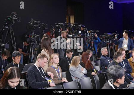 I giornalisti coprono l'Ucraina. Anno 2025" Forum in vista del 3 ° anniversario dell'invasione su vasta scala della Russia dell'Ucraina a Kiev, Ucraina, il 23 febbraio 2025. (Foto di Volodymyr Tarasov/Ukrinform) Foto Stock