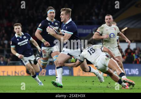 Londra, Regno Unito. 22 febbraio 2025. Stafford McDowall (Glasgow Warriors) della Scozia in azione durante il Campionato sei Nazioni maschile di Calcutta Cup tra Inghilterra e Scozia allo stadio Allianz, Twickenham, Londra, il 22 febbraio 2025 Credit: Action foto Sport/Alamy Live News Foto Stock