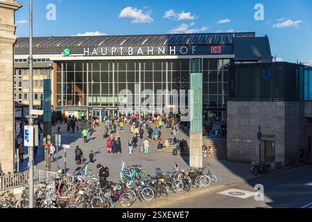 COLONIA, GERMANIA - 23 FEBBRAIO 2025: Stazione centrale di Colonia, Germania Foto Stock