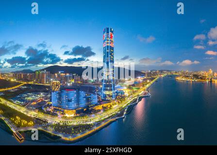 Vista aerea notturna dell'edificio del centro Zhuhai nella provincia del Guangdong, Cina Foto Stock
