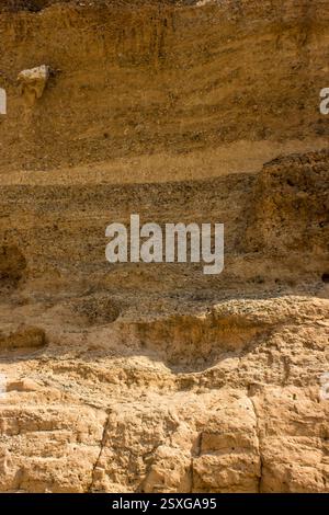 Vista ravvicinata delle scogliere del canyon di sesriem, in Namibia, costituito dal conglomerato di Karpfencliff Foto Stock