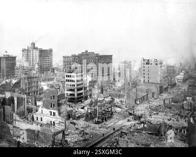 Terremoto di San Francisco. 18 aprile 1906. Rovine nelle vicinanze di Post e Grant Avenue che guardano a nord-est. Foto di H D Chadwick. Foto Stock