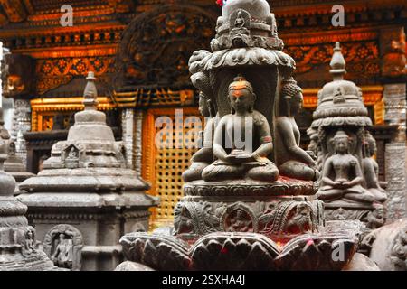 Statua del Buddha nel tempio vicino a Kathmandu, Nepal Foto Stock