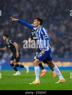 Porto, Guimaraes, Portogallo. 24 febbraio 2025. TOMAS PEREZ del Porto visto durante la partita di Liga Portugal Betclic 2024/25 tra FC Porto e Vitoria SC a EstÃ¡dio do Dragao il 24 febbraio 2025 a Porto, Portogallo. Punteggio finale: FC Porto 1 - 1 Vitoria SC (Credit Image: © Miguel Lemos/ZUMA Press Wire) SOLO PER USO EDITORIALE! Non per USO commerciale! Crediti: ZUMA Press, Inc./Alamy Live News Foto Stock
