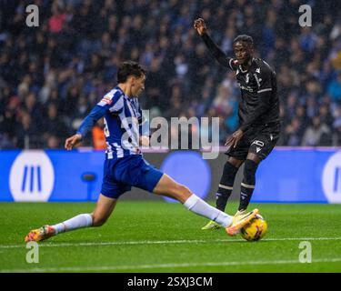 Porto, Guimaraes, Portogallo. 24 febbraio 2025. VANDO FELIX giocatore del Vitoria SC visto in azione durante la partita di Liga Portugal Betclic 2024/25 tra FC Porto e Vitoria SC a EstÃ¡dio do Dragao il 24 febbraio 2025 a Porto, Portogallo. Punteggio finale: FC Porto 1 - 1 Vitoria SC (Credit Image: © Miguel Lemos/ZUMA Press Wire) SOLO PER USO EDITORIALE! Non per USO commerciale! Crediti: ZUMA Press, Inc./Alamy Live News Foto Stock