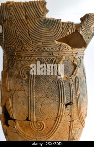 La foto mostra un oggetto risalente all'era Jomon (14000-300 a.C.) in mostra presso il museo archeologico di Hokuto City, Yamanashi Pref., Giappone su 27 Foto Stock