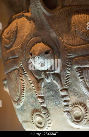 La foto mostra un oggetto risalente all'era Jomon (14000-300 a.C.) in mostra presso il museo archeologico di Hokuto City, Yamanashi Pref., Giappone su 27 Foto Stock