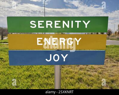 Serenità, energia e gioia: L'armonia della pace interiore e della vita vibrante Foto Stock