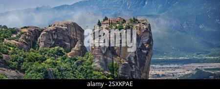Meteora medievale Monastero topp della Santissima Trinità, (Agia Triada, Ayías Triádhos, Ayia Triada) Meteora, Grecia Foto Stock