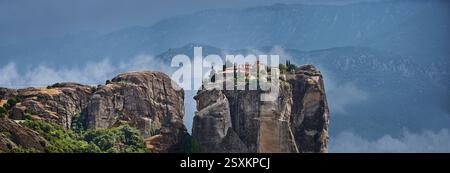 Meteora medievale Monastero topp della Santissima Trinità, (Agia Triada, Ayías Triádhos, Ayia Triada) Meteora, Grecia Foto Stock