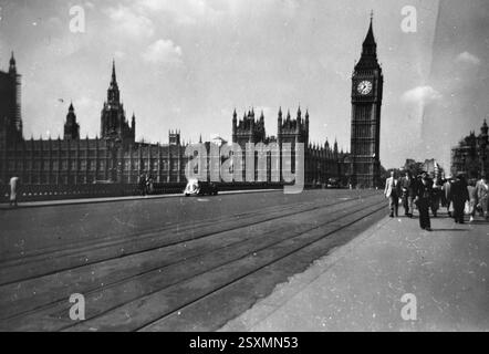 1950 - Londra: Big Ben e le Houses of Parliament storica foto in bianco e nero retrò d'epoca. Vista iconica. Famoso posto britannico Foto Stock