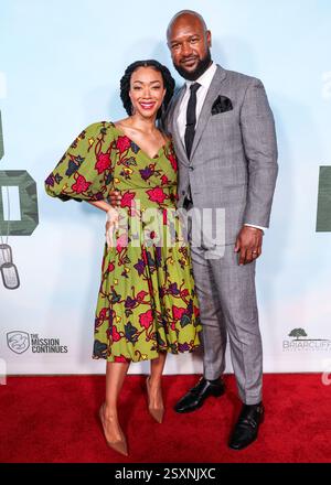 Hollywood, Stati Uniti. 24 febbraio 2025. HOLLYWOOD, LOS ANGELES, CALIFORNIA, USA - 24 FEBBRAIO: Sonequa Martin-Green e il marito Kenric Green arrivano alla proiezione speciale di Los Angeles di "My Dead Friend Zoe" della Briarcliff Entertainment tenutasi all'Hollywood Legion Theater all'Hollywood American Legion Post 43 il 24 febbraio 2025 a Hollywood, Los Angeles, California, Stati Uniti. (Foto di Xavier Collin/Image Press Agency) credito: Image Press Agency/Alamy Live News Foto Stock