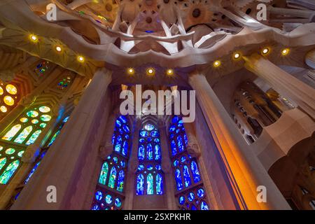 Vetrate colorate della Sagrada Familia. Foto Stock