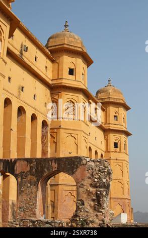 Pareti esterne del forte di Amber (forte di Amer). Vicino a Jaipur, Rajasthan, India Foto Stock