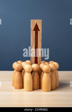 Cooperazione ed elevato potenziale di produttività. Team produttivo. Collaborazione, elevata efficienza, dinamica del lavoro di squadra, innovazione, raggiungimento di una risoluzione eccezionale Foto Stock