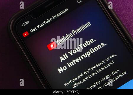 Pagina promozionale YouTube Premium. YouTube Premium è un abbonamento a pagamento che offre la visualizzazione senza pubblicità e l'accesso a funzioni aggiuntive. Foto Stock