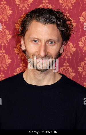 Moritz Heidelbach bei der Premiere der ARD Comery-Serie Ghosts im Cinenova. Köln, 25.02.2025 *** Moritz Heidelbach alla prima della serie ARD Comery Ghosts at Cinenova Cologne, 25 02 2025 foto:XR.xSchmiegeltx/xFuturexImagex ghosts 5288 Foto Stock