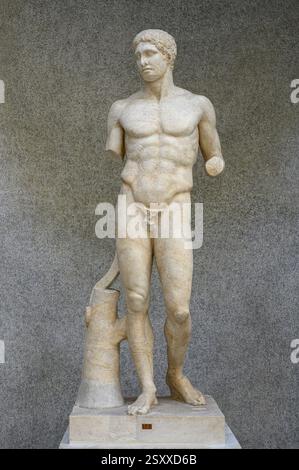 Roma. Italia. Statua di Doryphorus / Doryphoros "portatore di lancia", prima copia imperiale romana di un originale in bronzo di Policleito del 440 a.C. circa. Braccio Foto Stock