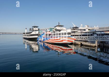 Tour in barca ammiraglia ormeggiato a San Diego, tour in barca turistico per tour del porto della baia di San Diego, battello ad alta velocità Patriot Foto Stock