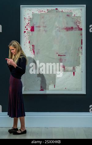 Londra, Regno Unito. 26 febbraio 2025. Christopher Wool, senza titolo, stima: 250.000 - 350.000 GBP - A preview of the Modern & Contemporary Art Sales at Sotheby's London. Le vendite iniziano il 4 marzo. Crediti: Guy Bell/Alamy Live News Foto Stock