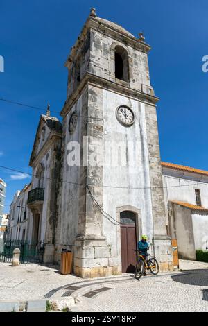 Europa, Portogallo, regione di Oeste, Peniche, Igreja (Chiesa) da Santa Casa da Misericórdia de Peniche e largo 5 de Outubro Foto Stock