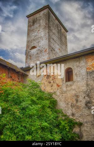 Dundaga. Castello di Dundaga. Il castello di Dundaga è il più grande nel nord di Kurzeme. Anche se il castello fu significativamente modernizzato durante la ricostruzione Foto Stock
