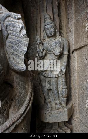 Scultura nana scolpita sul tempio kopeshwar Shiva, Maharashtra, India, Asia Foto Stock