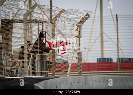Sakhir, Bahrein. 26 febbraio 2025. Rote Flage wegen Stromausfall BHR, Formel 1 Weltmeisterschaft, Formel 1 Testfahrten, Bahrain International Circuit, 26.02.2025 foto: Eibner-Pressefoto/Thomas Fuessler credito: dpa/Alamy Live News Foto Stock