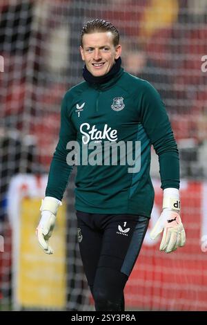 Brentford, Regno Unito. 26 febbraio 2025. Portiere: Jordan Pickford (1) dell'Everton riscaldamento prima del calcio d'inizio durante la partita di Premier League tra Brentford e Everton al Brentford Community Stadium, Brentford, Inghilterra, il 26 febbraio 2025. Foto di Carlton Myrie. Credito: Prime Media Images/Alamy Live News Foto Stock