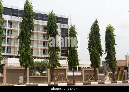 Presidential Hotel Enugu Street view in fase di ristrutturazione, Nigeria, in evidenza costruzione, sviluppo urbano, architettura, turismo e ospitalità Foto Stock