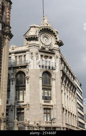 L'edificio la Mexicana sulla passerella Madero, icona del centro storico di CDMX Foto Stock