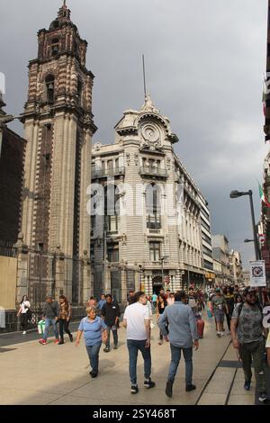 L'edificio la Mexicana sulla passerella Madero, icona del centro storico di CDMX Foto Stock