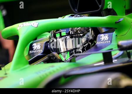 Calci il pilota Sauber Nico Hulkenberg il secondo giorno di test pre-stagione sul circuito Internazionale del Bahrain, Sakhir. Data foto: Giovedì 27 febbraio 2025. Foto Stock