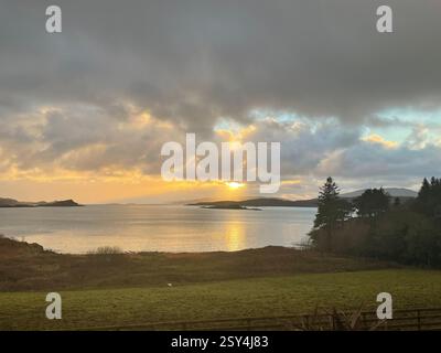 Nuvole su Loch Melfort Foto Stock