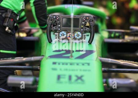 BAHRAIN, BAHRAIN - FEBBRAIO 27: Volante di Nico Hulkenberg durante il secondo giorno dei test di F1 al Bahrain International Circuit il 27 febbraio 2025 in Bahrain, Bahrain. (Foto di Qian Jun/Alamy Live News) Foto Stock