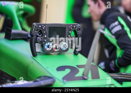 BAHRAIN, BAHRAIN - FEBBRAIO 27: Volante di Nico Hulkenberg durante il secondo giorno dei test di F1 al Bahrain International Circuit il 27 febbraio 2025 in Bahrain, Bahrain. (Foto di Qian Jun/Alamy Live News) Foto Stock