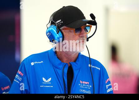 Flavio Briatore, Executive Advisor di Alpine, il secondo giorno dei test pre-stagionali sul circuito Internazionale del Bahrain, Sakhir. Data foto: Giovedì 27 febbraio 2025. Foto Stock