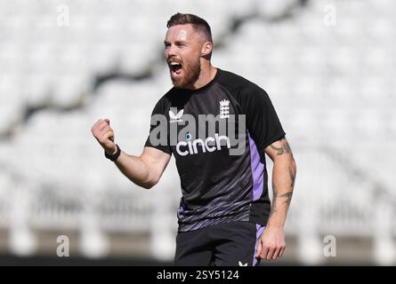 Foto del file datata 17/09/24 di Phil Salt. Jos Buttler ammise che stava considerando la sua posizione di capitano della palla bianca inglese dopo che si erano schiantati fuori dal Champions Trophy. L'agenzia di stampa della PA guarda i corridori e i rider che potrebbero succedere a Buttler se avesse deciso di cadere sulla sua spada o fosse stato spostato dal direttore del cricket maschile Rob Key nelle prossime settimane. Data di pubblicazione: Giovedì 27 febbraio 2025. Foto Stock