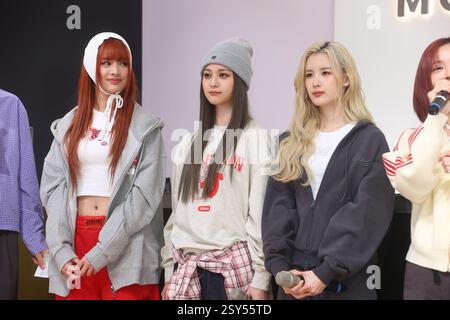TAIPEI, CINA - 27 FEBBRAIO 2025 - il gruppo femminile taiwanese GENBLUE partecipa ad un evento a Taipei, Cina, il 27 febbraio 2025. Foto Stock