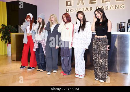 TAIPEI, CINA - 27 FEBBRAIO 2025 - il gruppo femminile taiwanese GENBLUE partecipa ad un evento a Taipei, Cina, il 27 febbraio 2025. Foto Stock