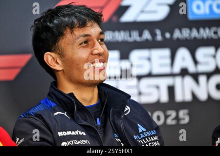 Sakhir, Bahrein. 27 febbraio 2025. Alexander Albon (THA) Atlassian Williams Racing nella conferenza stampa FIA. 27.02.2025. Formula 1 test, Sakhir, Bahrein, giorno due. Crediti: James Moy/Alamy Live News Foto Stock