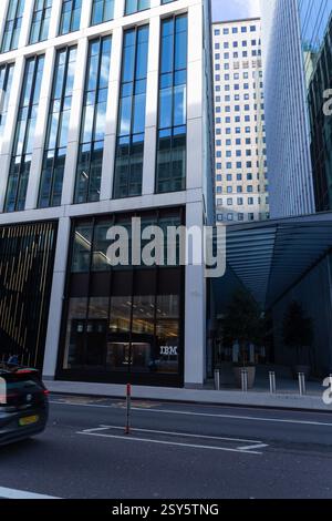 Londra Regno Unito 15 gennaio 2023. Edificio per uffici vicino al fiume tamigi Foto Stock
