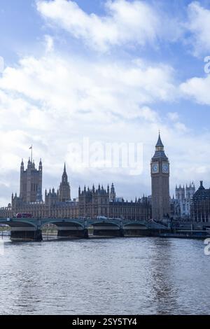 Londra, Regno Unito 15 gennaio 2023. Le case del Parlamento e il ponte di Westminster Foto Stock