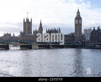 Londra, Regno Unito 15 gennaio 2023. Le case del Parlamento e il ponte di Westminster Foto Stock