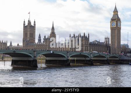 Londra, Regno Unito 15 gennaio 2023. Le case del Parlamento e il ponte di Westminster Foto Stock