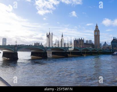 Londra, Regno Unito 15 gennaio 2023. Le case del Parlamento e il ponte di Westminster Foto Stock