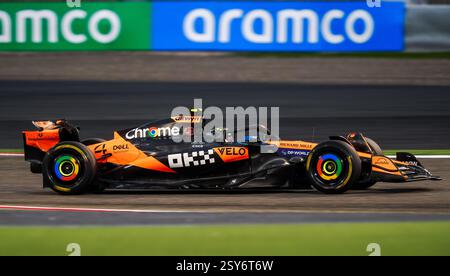Il pilota della McLaren Lando Norris nel secondo giorno dei test pre-stagionali sul circuito Internazionale del Bahrain, Sakhir. Data foto: Giovedì 27 febbraio 2025. Foto Stock