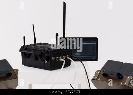 Vetrina del sistema Advanced Electronic Warfare con apparecchiature tattiche. Foto Stock