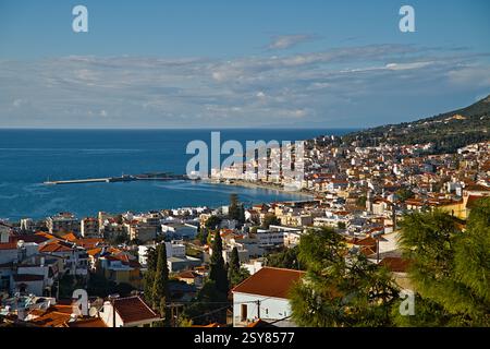Vista sul porto della città di Vathy Foto Stock